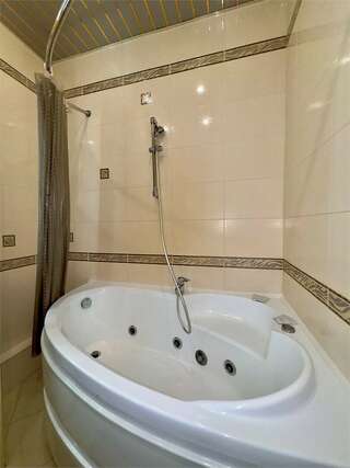 Гостиница Астория Волгоград Стандартный номер с кроватью размера «king-size»-10