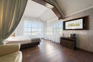 Гостиница Астория Волгоград Четырехместный номер с душем-1