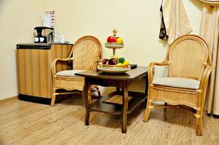 Гостиница Астория Волгоград Стандартный номер с кроватью размера «king-size»-1