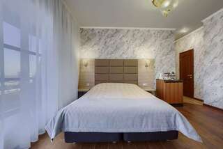 Гостиница Астория Волгоград Улучшенный номер с кроватью размера «king-size»-5