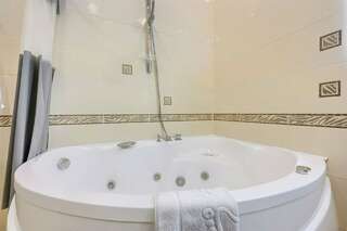 Гостиница Астория Волгоград Четырехместный номер-7