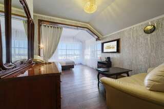 Гостиница Астория Волгоград Четырехместный номер с душем-3