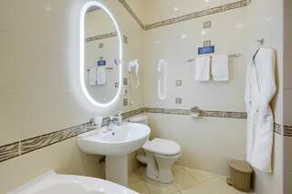 Гостиница Астория Волгоград Улучшенный номер с кроватью размера «king-size»-15