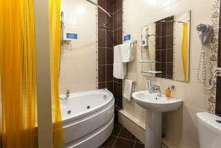 Гостиница Астория Волгоград Стандартный номер с кроватью размера «king-size»-3